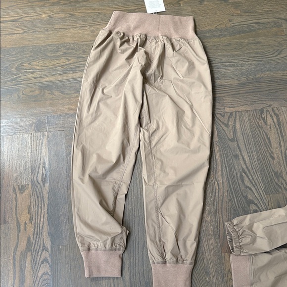 New Track SET 2 Pieces - Tan Le Lis HighEnd Boutique Brand OnTrend Medium Nylon - Picture 9 of 13